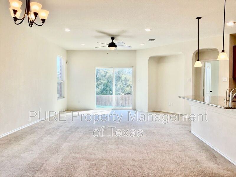 804 Crown Anchor Bnd - Photo 4 of 31