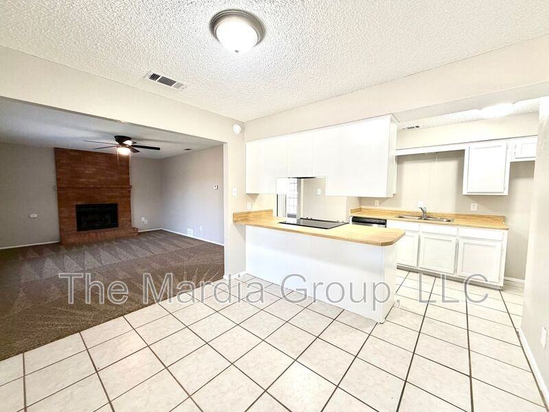 3813 William St - Photo 2 of 12