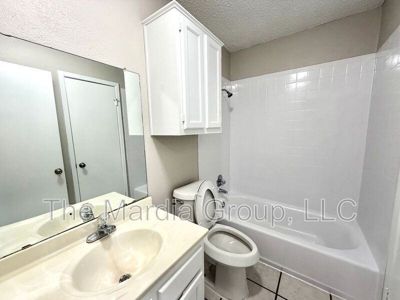 3813 William St - Photo 6 of 12