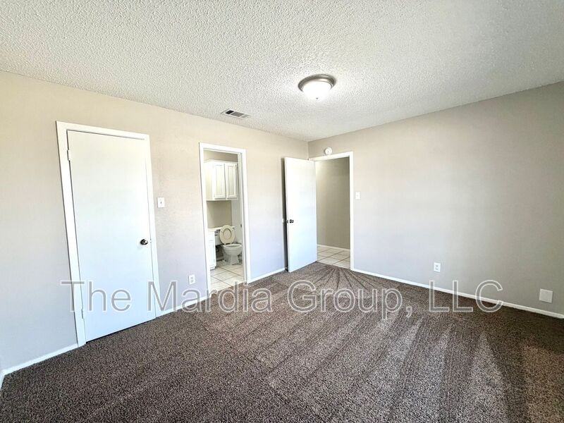 3813 William St - Photo 7 of 12