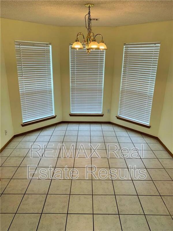 1203 Spring St - Photo 2 of 13