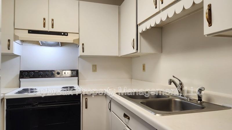 1117 2nd Ave S - Photo 5 of 12