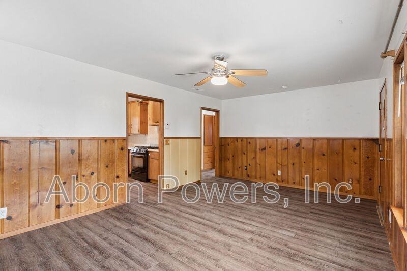 1800 Tyrrel Ln - Photo 4 of 21