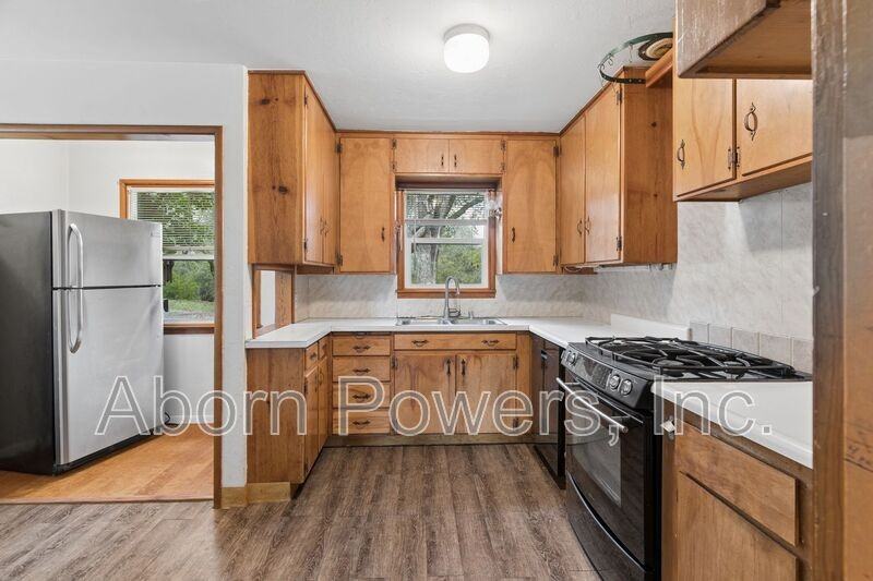 1800 Tyrrel Ln - Photo 6 of 21