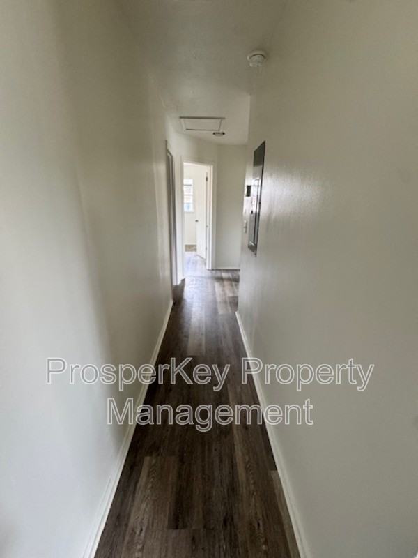 4704 Estonia St - Photo 4 of 16