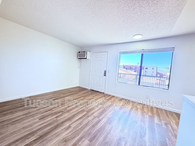 3810 E Monte Vista Dr - Photo 4 of 11