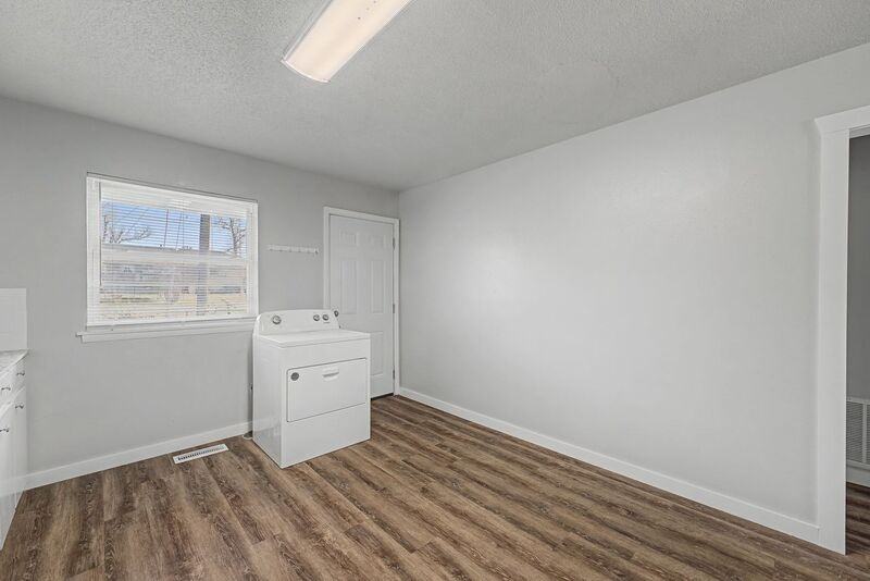 1305 W New Hope Rd - Photo 7 of 20