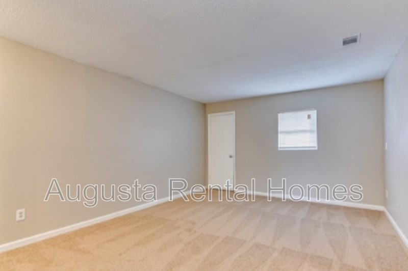 2902 Ridge Ct Apt C - Photo 3 of 21