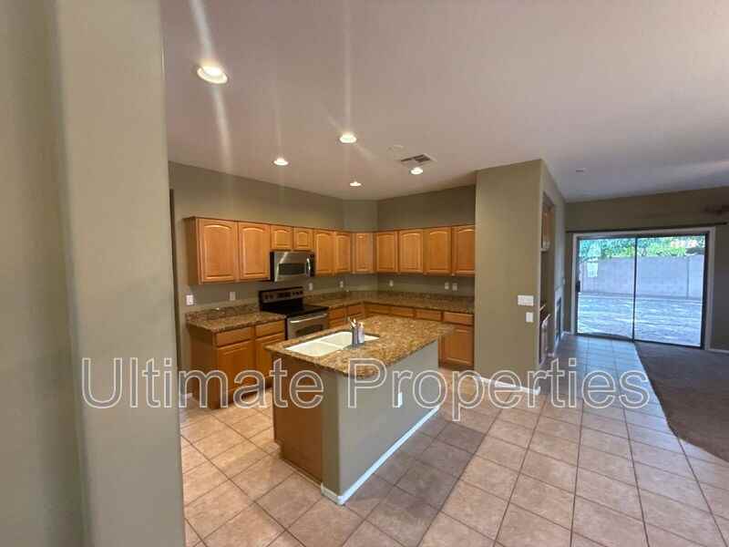 8207 W Salter Dr - Photo 2 of 10