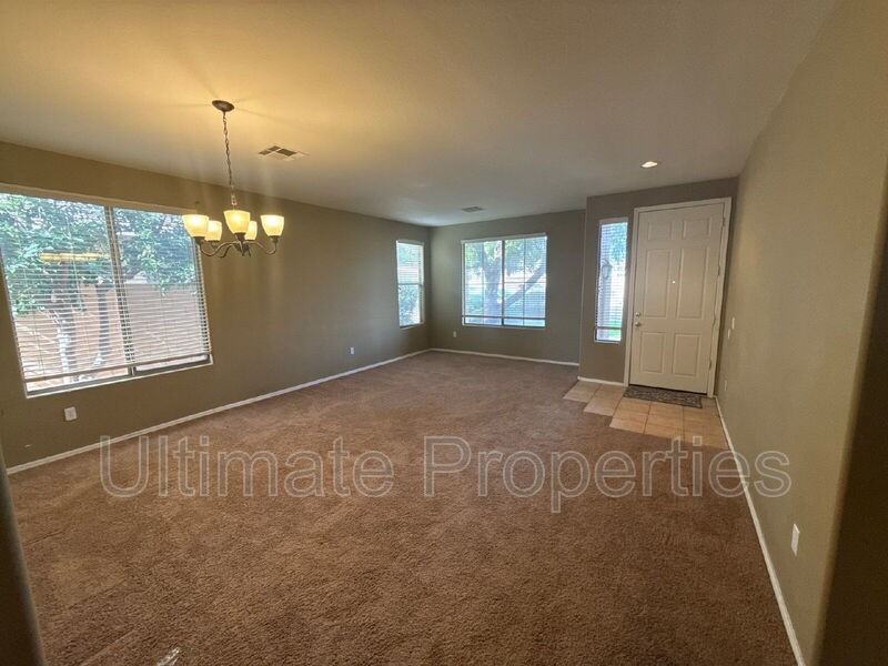 8207 W Salter Dr - Photo 3 of 10