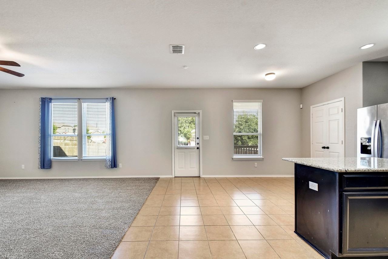 1447 Kedros - Photo 3 of 30