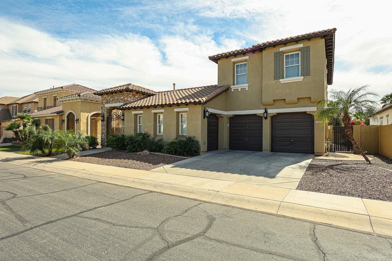 2351 E Azalea Dr - Photo 3 of 50