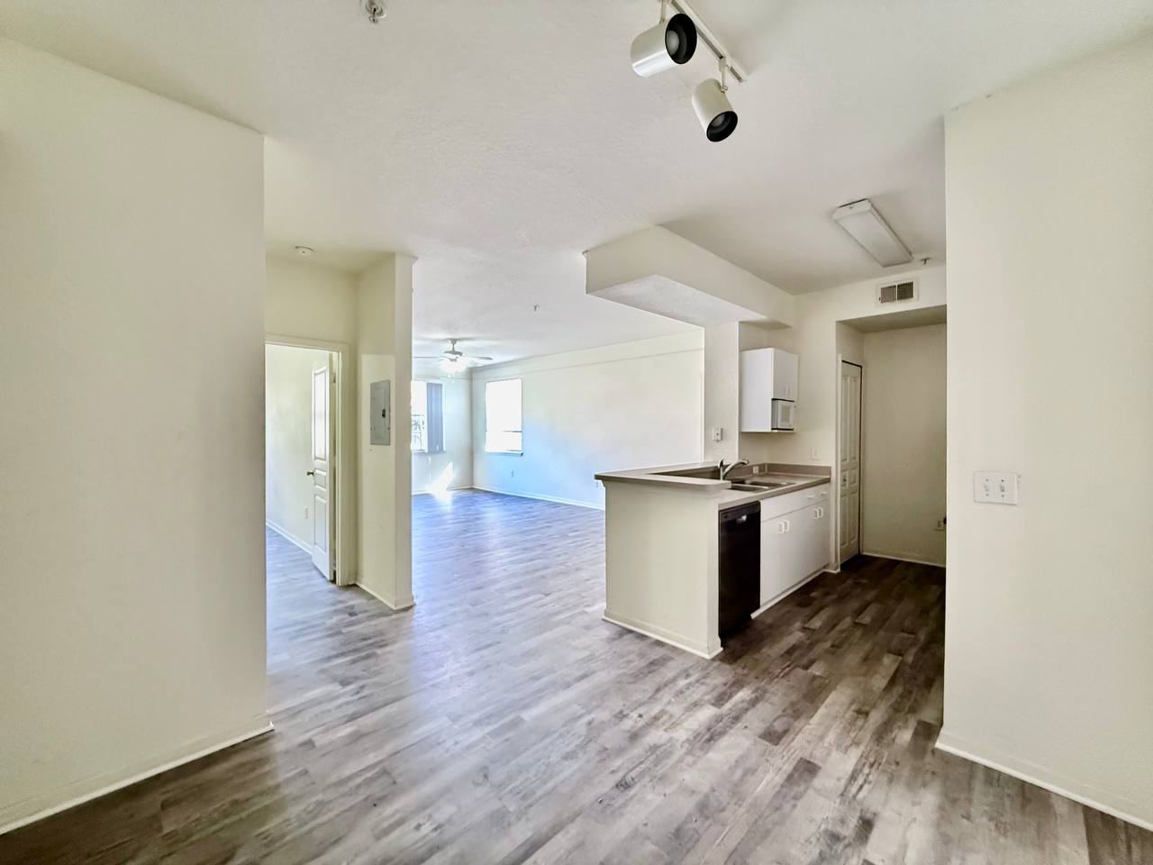 17106 Carrington Park Dr #605 - Photo 4 of 31