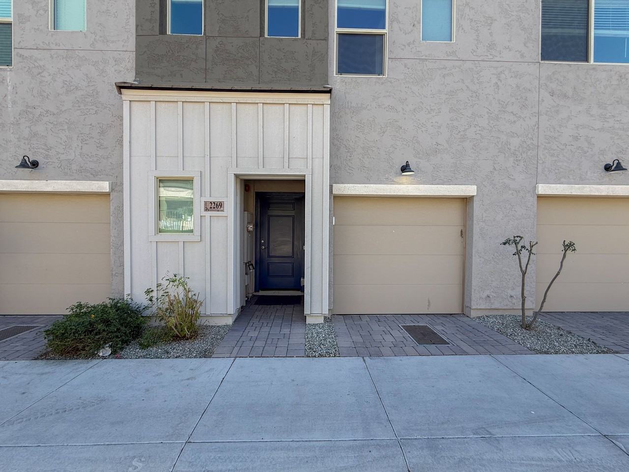 2269 W Echo Ln - Photo 2 of 27