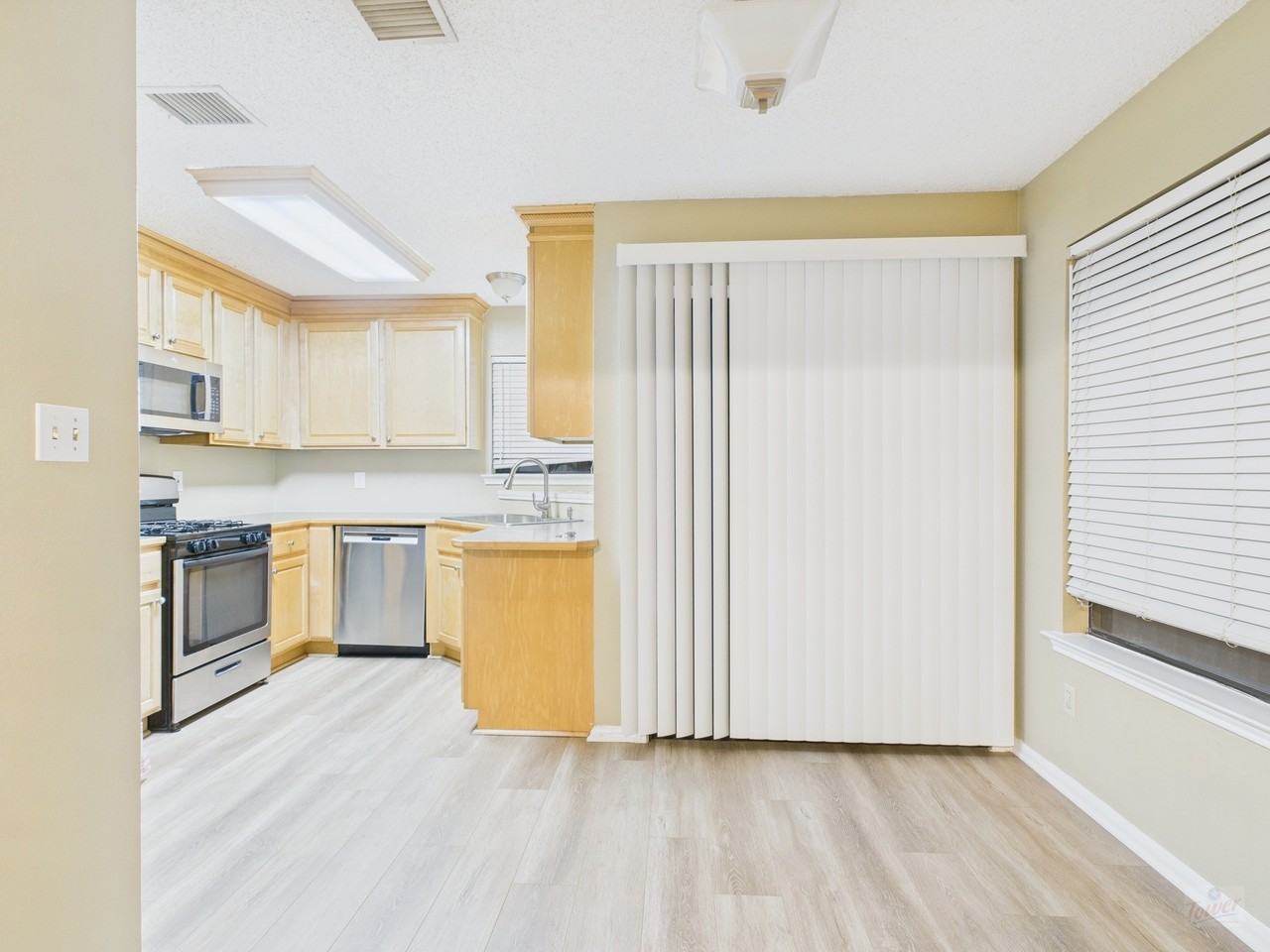 14405 Tiffer Ln - Photo 5 of 30