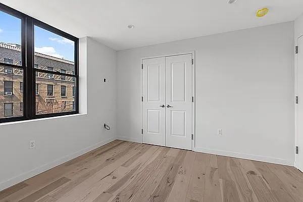 88 Cuttermill Rd - Photo 4 of 10