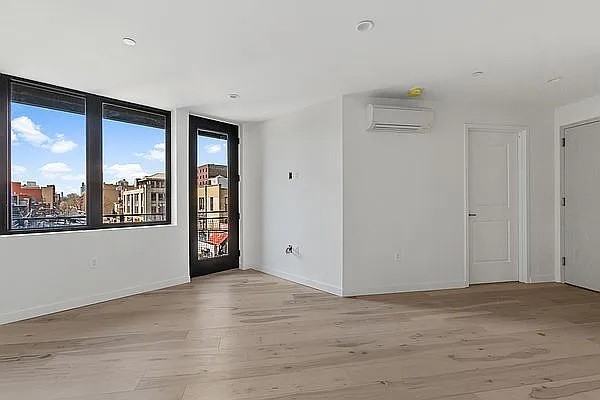 88 Cuttermill Rd - Photo 5 of 10