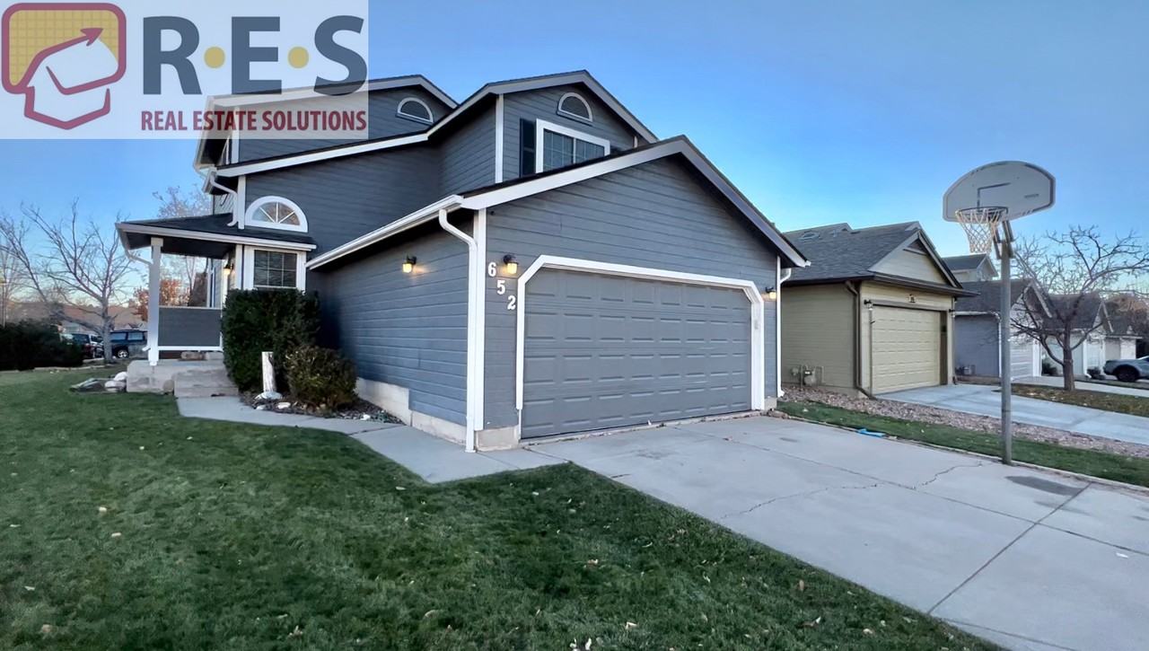 652 Longfellow Ln - Photo 2 of 26