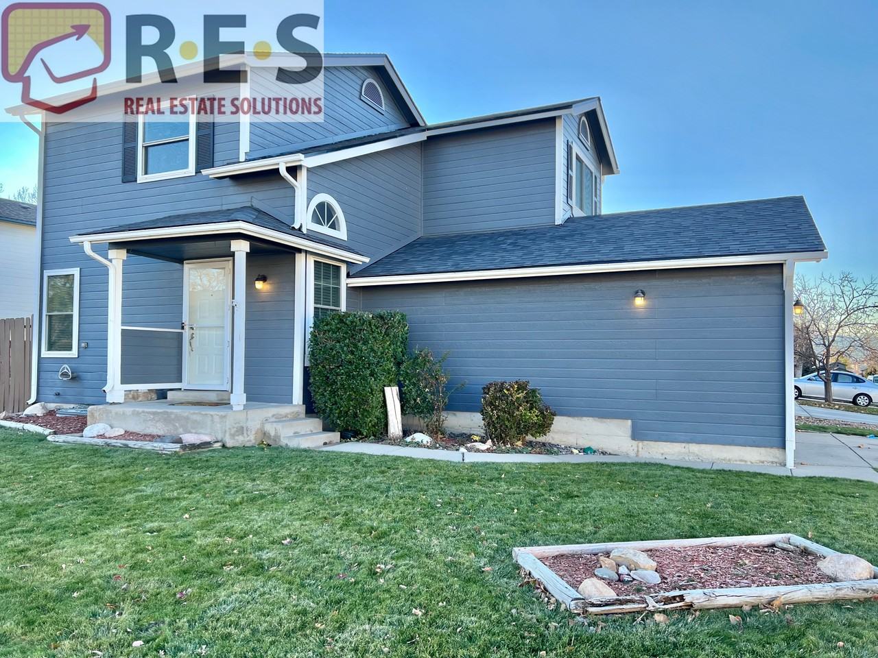 652 Longfellow Ln - Photo 4 of 26