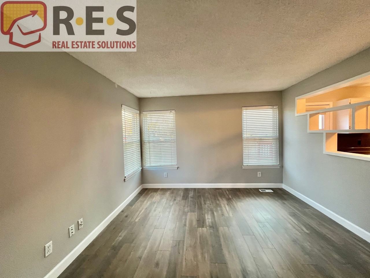 652 Longfellow Ln - Photo 7 of 26