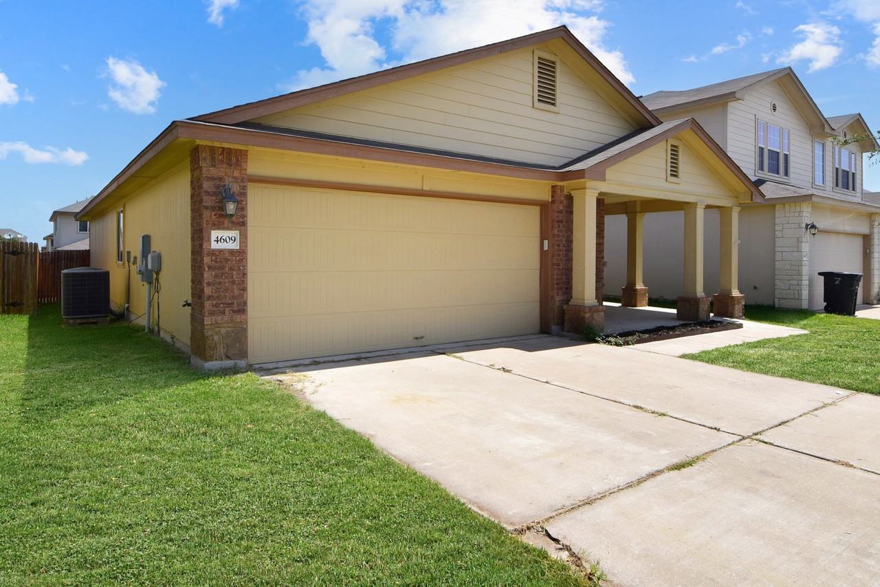 4609 Green Meadow St - Photo 2 of 17