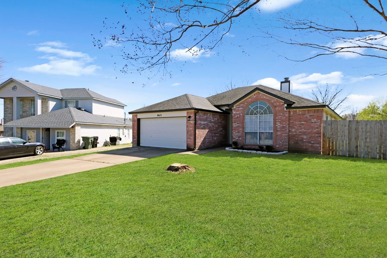 8613 Casler Cir - Photo 3 of 23