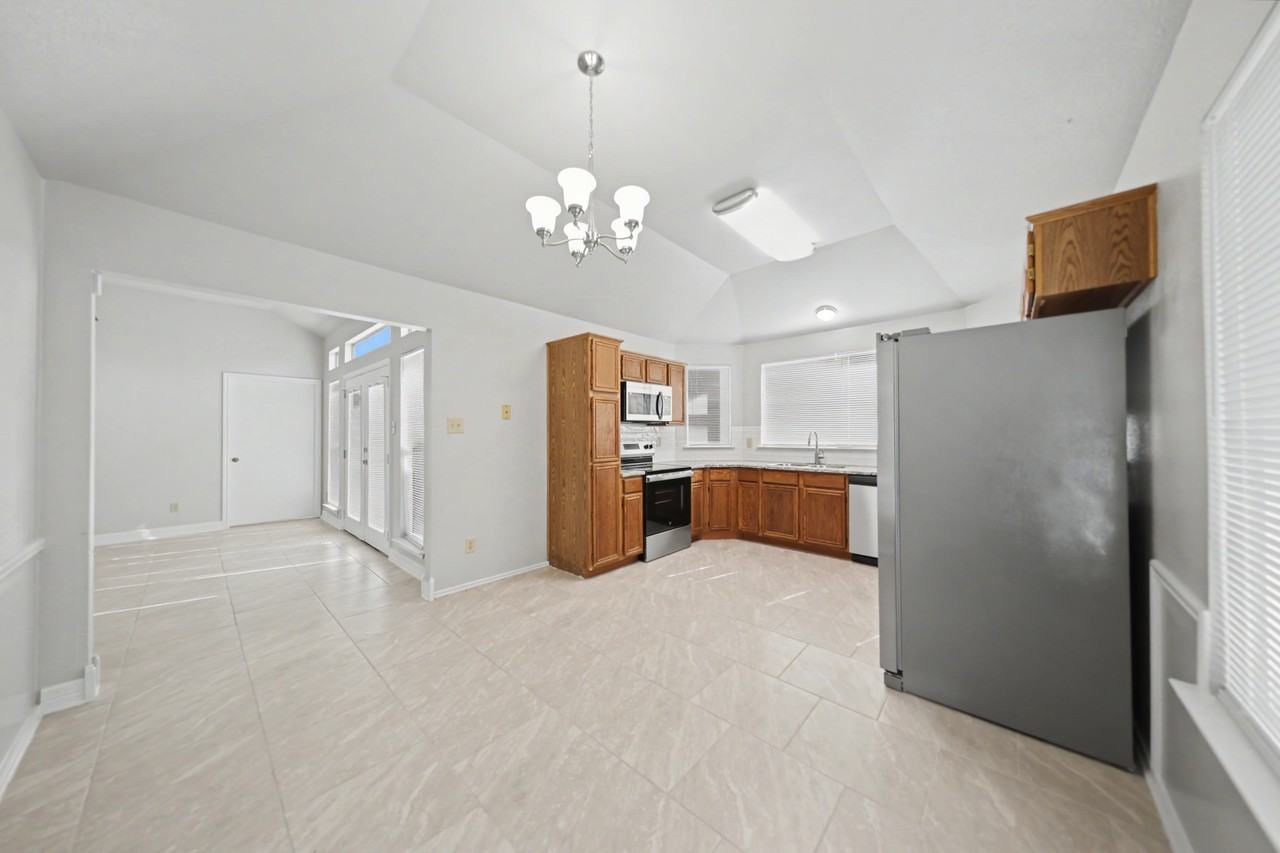 8613 Casler Cir - Photo 4 of 23