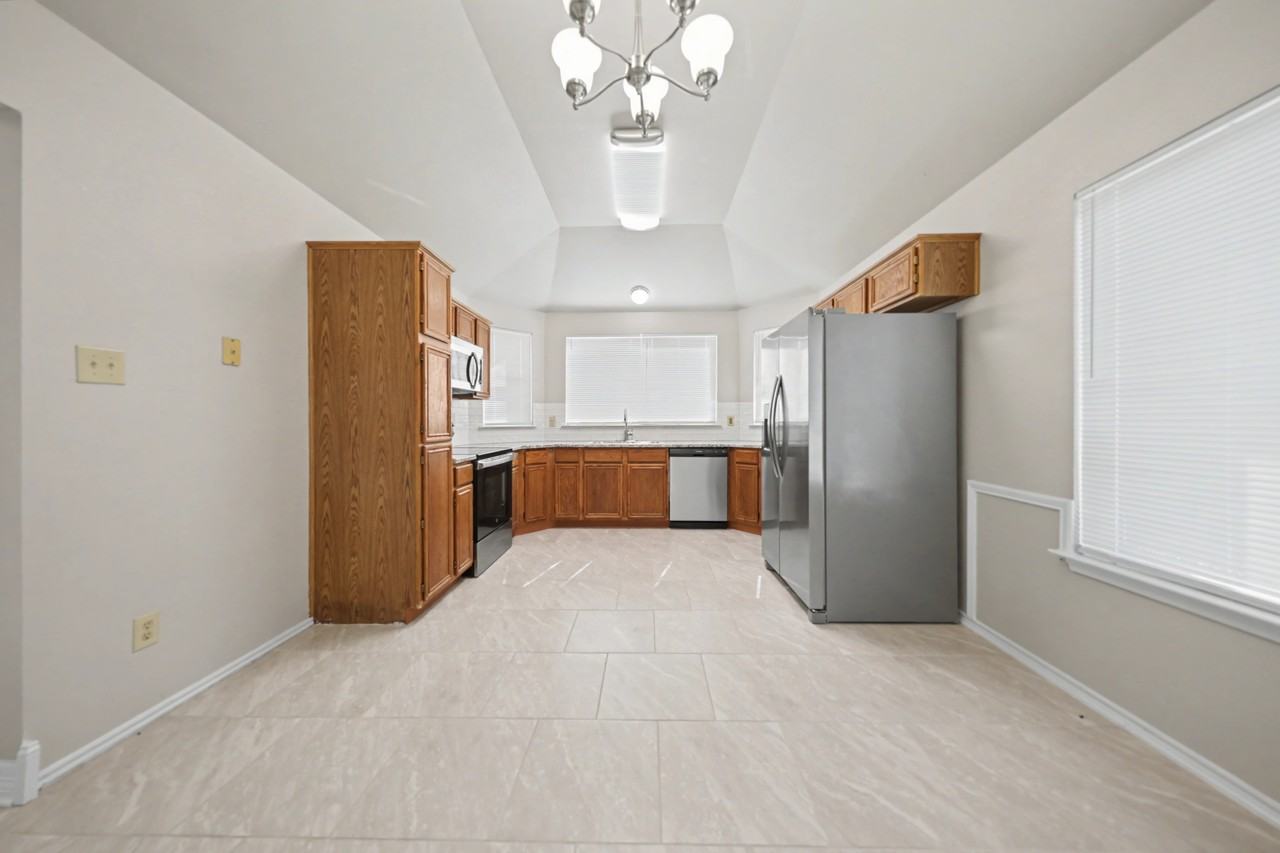 8613 Casler Cir - Photo 5 of 23