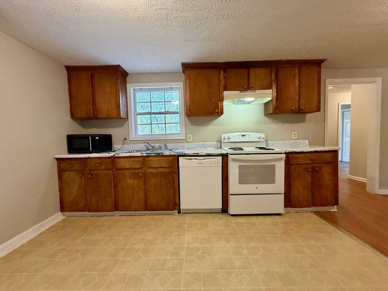 219 Harmon Ave - Photo 4 of 28