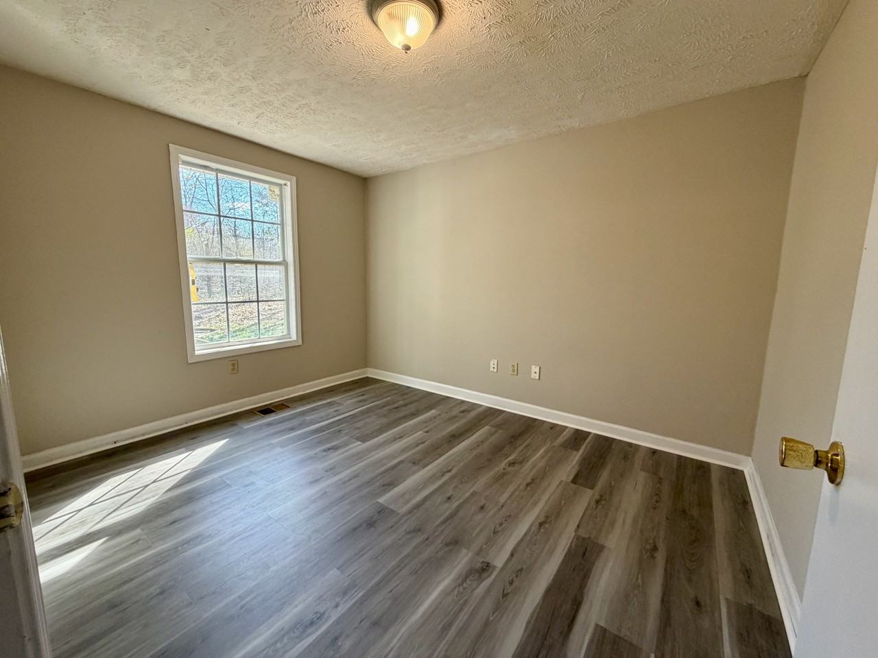 219 Harmon Ave - Photo 6 of 28