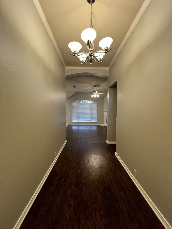 2900 Dunbar Dr - Photo 3 of 30