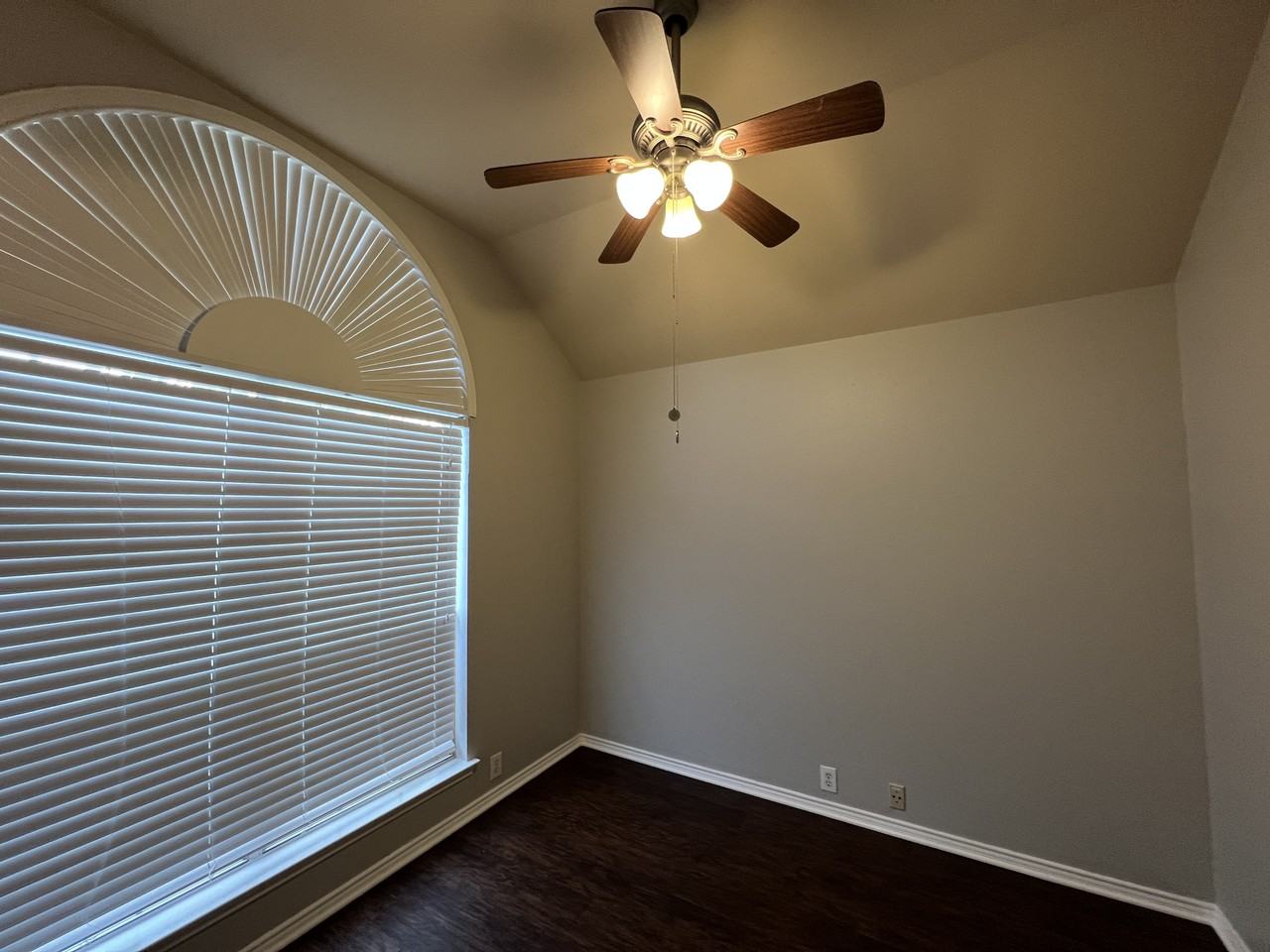 2900 Dunbar Dr - Photo 4 of 30