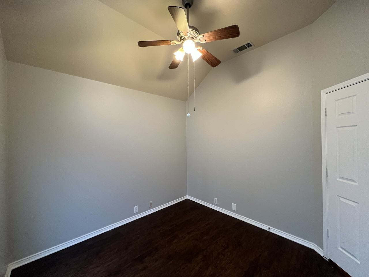 2900 Dunbar Dr - Photo 5 of 30