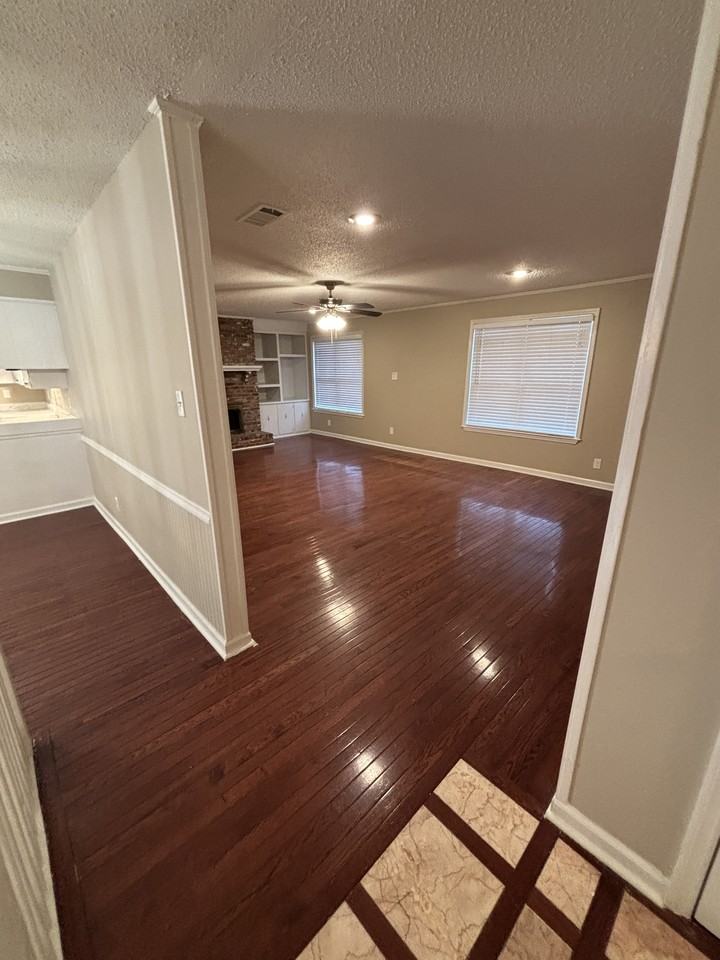 322 E Lee Ave - Photo 3 of 27