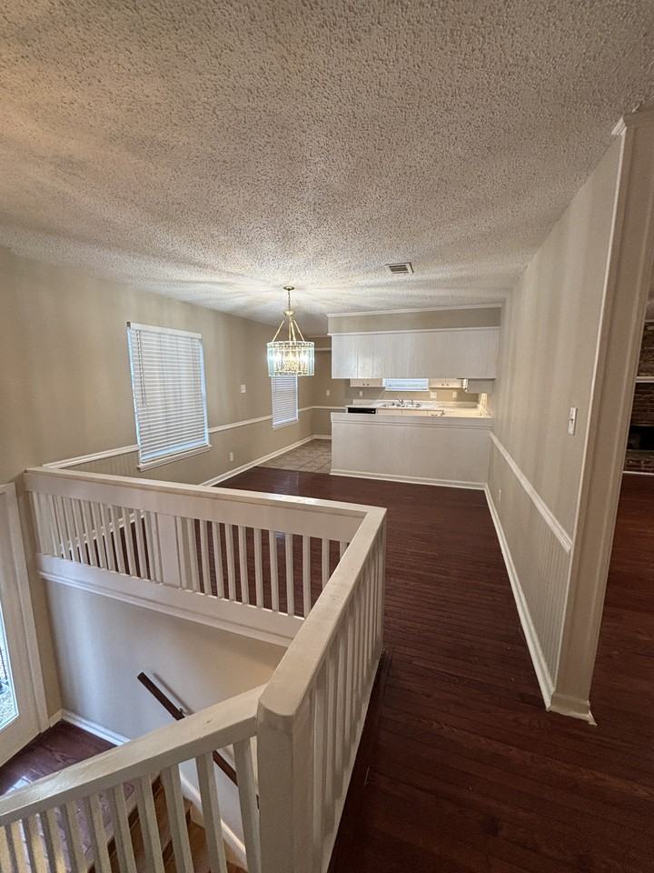 322 E Lee Ave - Photo 4 of 27