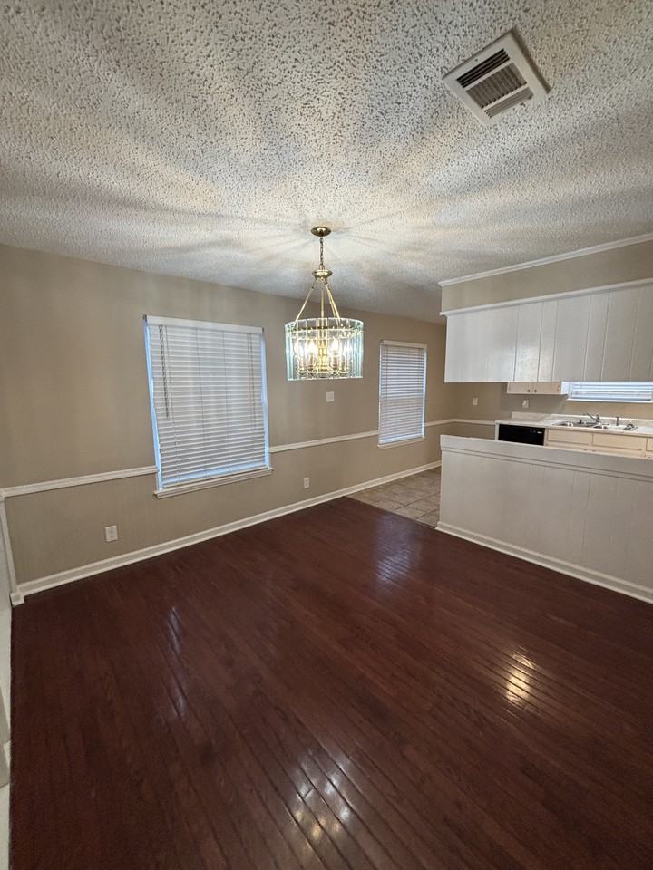 322 E Lee Ave - Photo 5 of 27