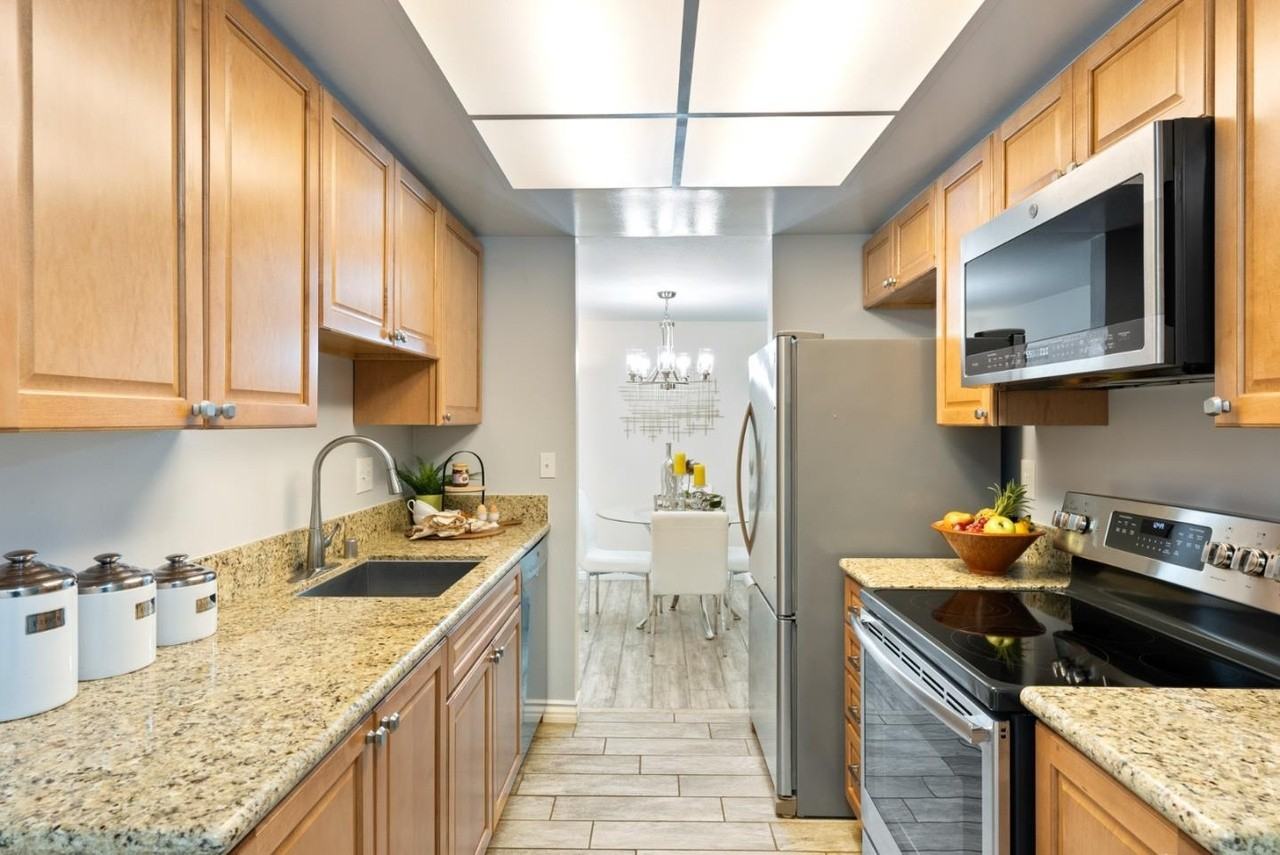 151 Buckingham Dr - Photo 4 of 9