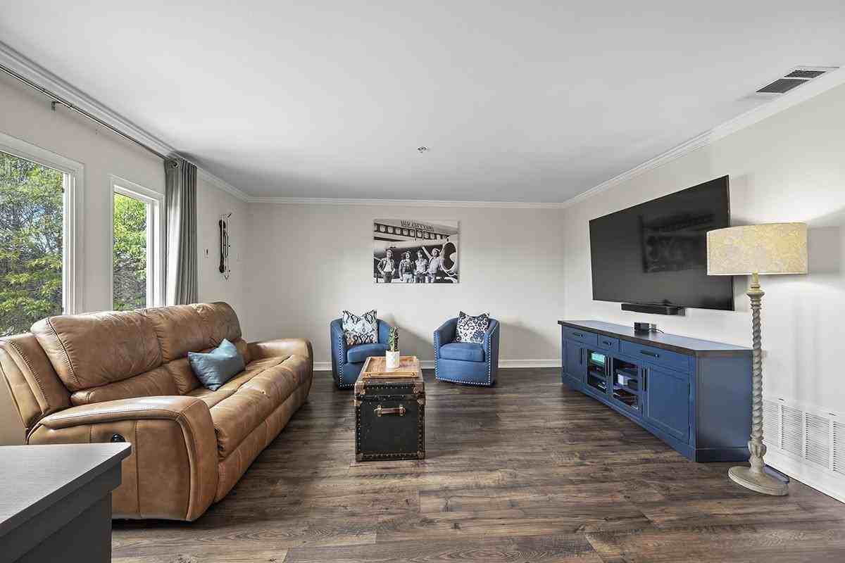 1150 21St St - Photo 3 of 9