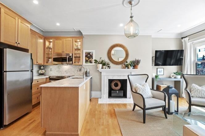 395 Marlborough St - Photo 2 of 10