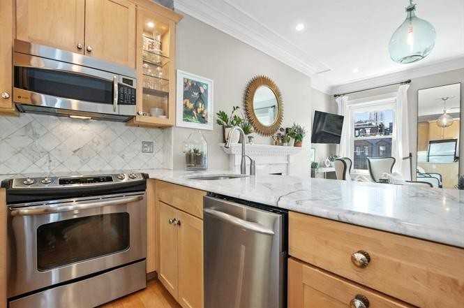 395 Marlborough St - Photo 3 of 10