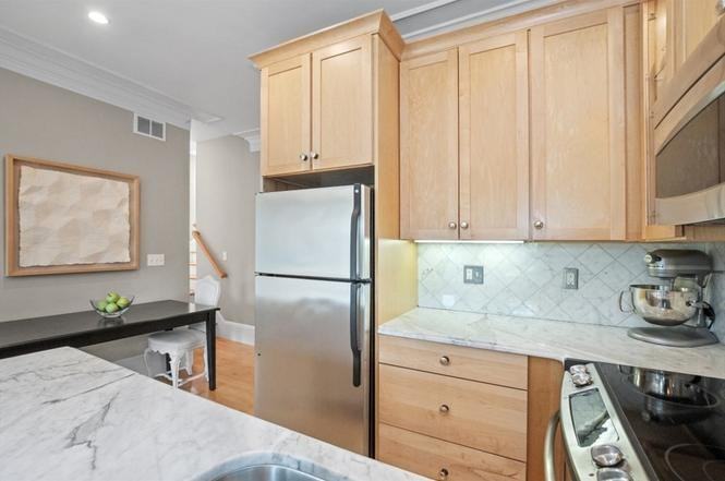 395 Marlborough St - Photo 7 of 10