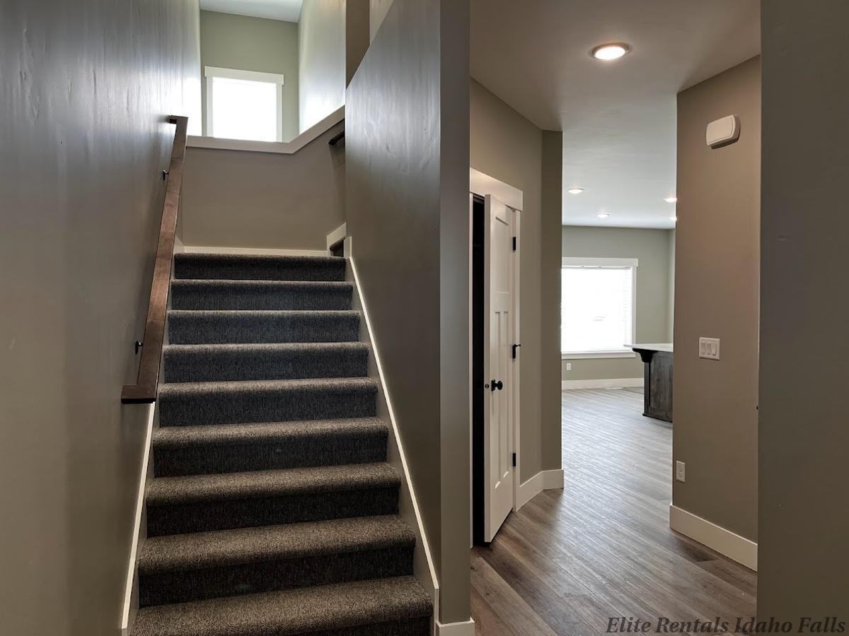 3911 Judy St - Photo 3 of 17