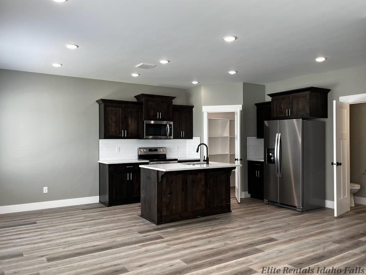 3911 Judy St - Photo 5 of 17