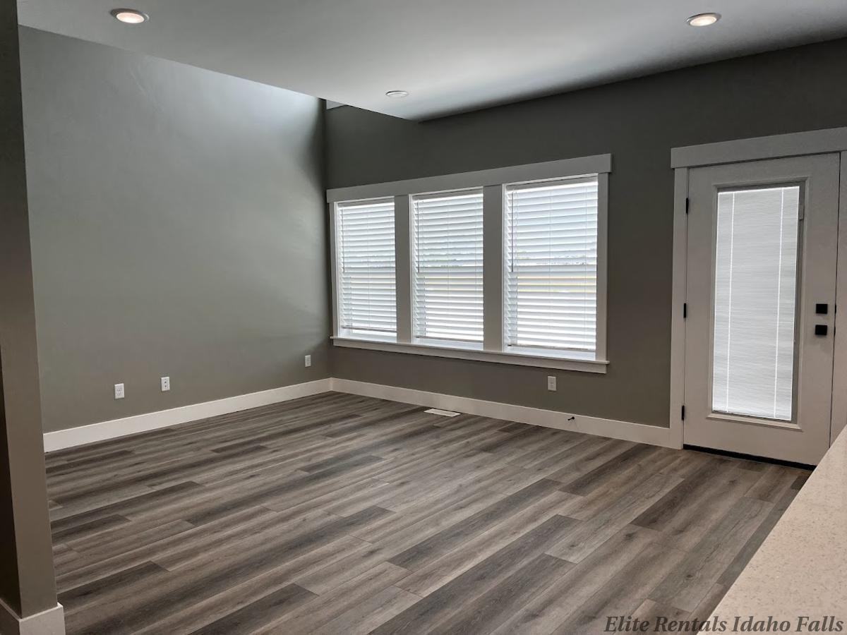 3911 Judy St - Photo 6 of 17