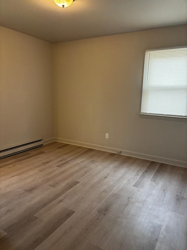 1245 Pondella Dr - Photo 3 of 10