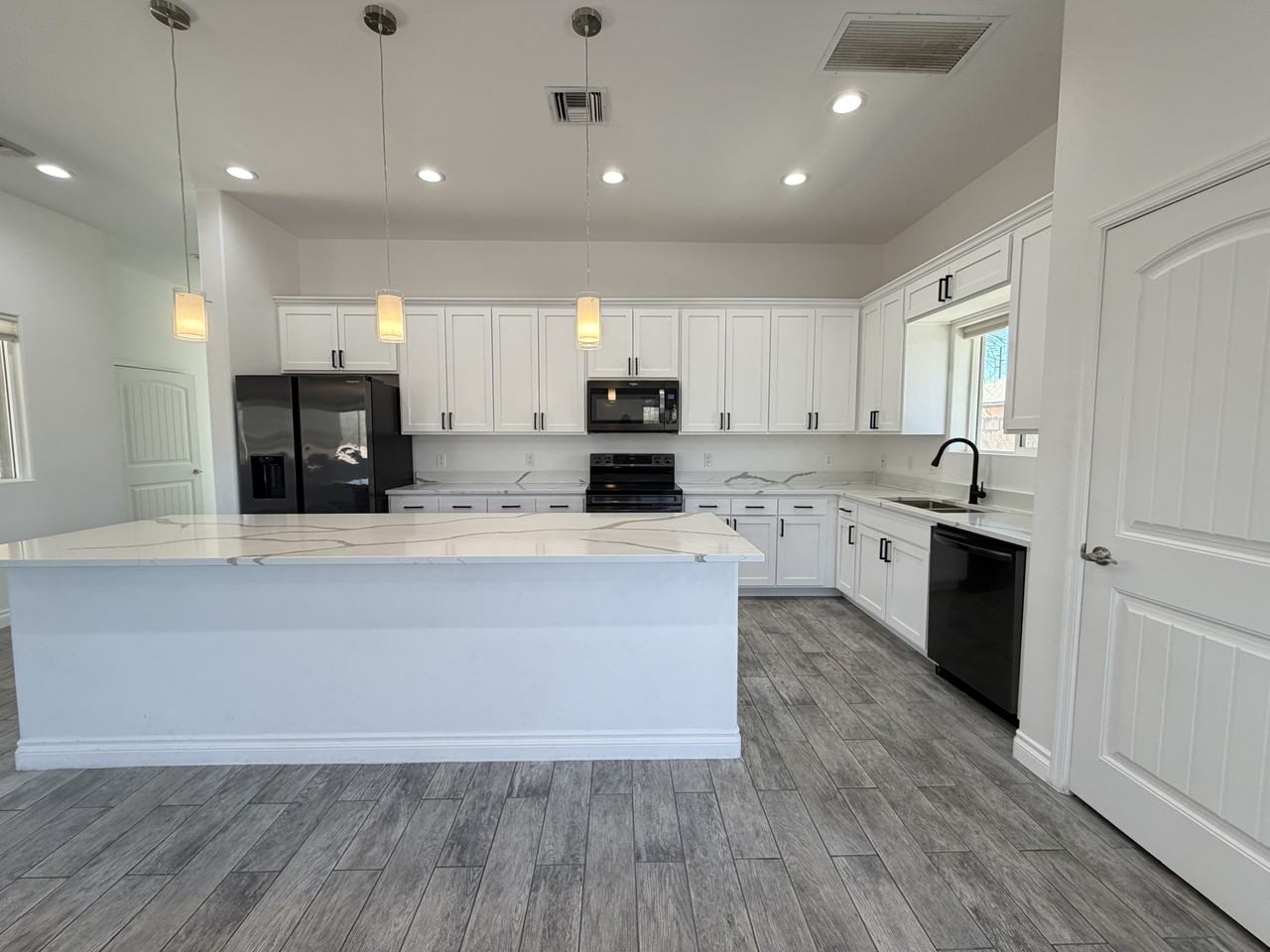 3329 E Glenn St - Photo 6 of 40