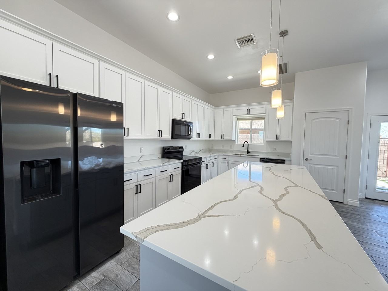 3329 E Glenn St - Photo 7 of 40