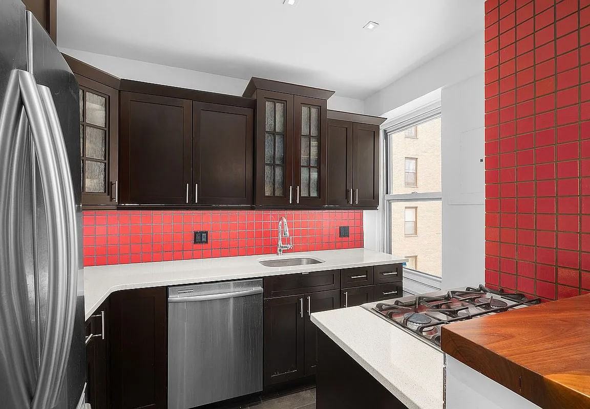 400 E 52Nd St - Photo 4 of 8