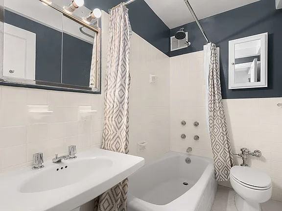 400 E 52Nd St - Photo 6 of 8