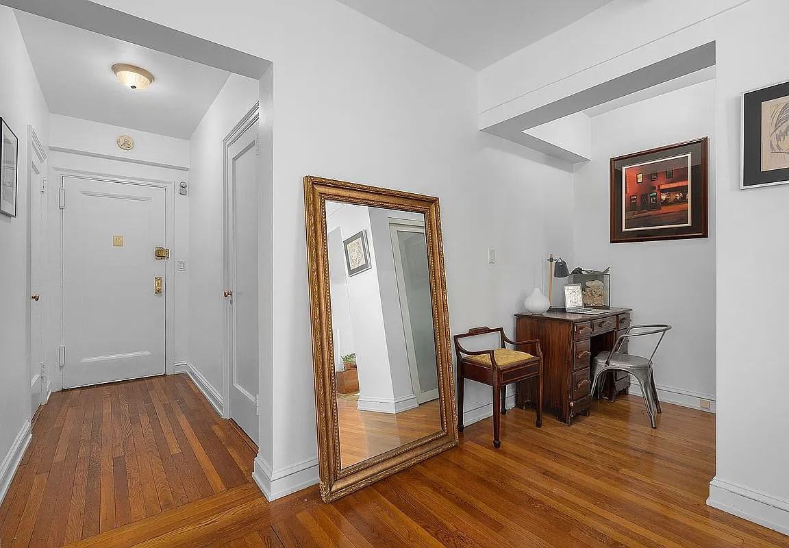 400 E 52Nd St - Photo 7 of 8